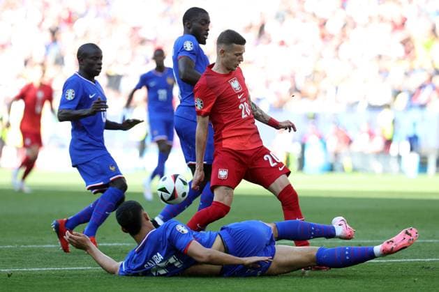 UEFA EURO, EM, Europameisterschaft,Fussball 2024: France vs Poland at BVB Stadion Dortmund. Matchday 3 Dortmund , Germany 25.06.2024: William Saliba of France Sebastian SzymaÅ ski of Poland during the UEFA EURO 2024 Matchday 3, group stage D football match between France vs Poland at BVB Stadion Dortmund. Dortmund BVB Stadion Dortmund Germany Germany Copyright: xmarcoxiacobucci