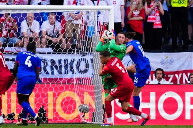Poland s goalkeeper Lukasz Skorupski during the Euro 2024 soccer match between France and Poland at the Signal Iduna Park, Dortmund, Germany - Tuesday 25, June , 2024. - Soccer .  Copyright: xFabioxFerrari LaPressex