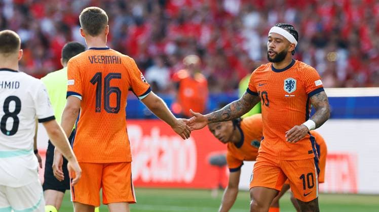 BERLIN, Olympia Stadium , 25-06-2024 , European Football Championship Euro2024, Group stage match no.31 between Netherlands and Austria, Netherlands player Joey Veerman, Netherlands player Memphis Depay Netherlands - Austria (Euro2024)  x25596245x Copyright: