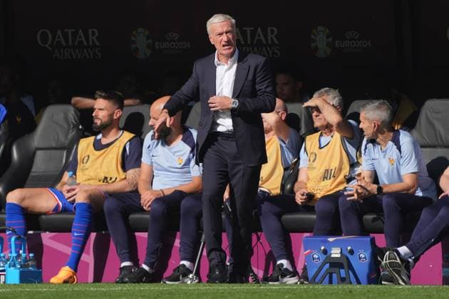 Coach Didier Deschamps France, France gives instructions Dortmund 25 06 2024 France vs Poland, EURO2024 M32, Group D, EM Arena Dortmund