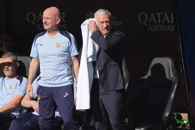 Coach Didier Deschamps France, France wipes himself dry with a towel because of the heat Dortmund 25 06 2024 France vs Poland, EURO2024 M32, Group D, EM Arena Dortmund