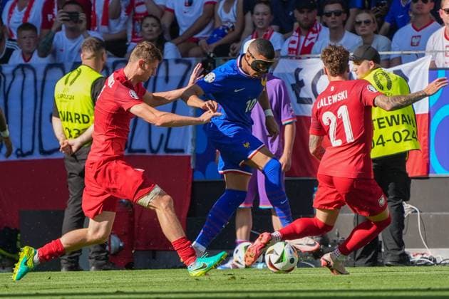 Kylian MbappÃ France, France, 10 vs Nicola Zalewski Poland, Poland, Polska, 21 Dortmund 25 06 2024 France vs Poland, EURO2024 M32, Group D, EM Arena Dortmund
