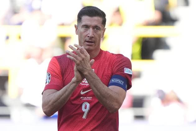 Robert Lewandowski Poland, Poland, Polska, 09 gives instructions Dortmund 25 06 2024 France vs Poland, EURO2024 M32, Group D, EM Arena Dortmund