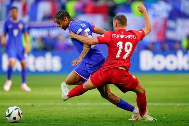 GER: France v Poland. UEFA EURO, EM, Europameisterschaft,Fussball 2024 Przemyslaw Frankowski of Poland and Bradley Barcola of France during the UEFA Euro 2024 match between France and Poland, Group D, date 3, played at BVB Stadium on June 25, 2024 in Dortmund, Germany. kpng Copyright: xSergioxRuizx xPRESSINPHOTOx PS_240625_FRA_POL_1203