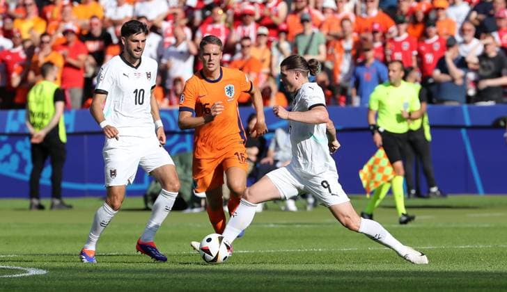 Florian Grillitsch, Joey Veerman, Marcel Sabitzer duel Match scene Action Sport Football Soccer European Championship Euro 2024 European Championship Men Season 2023 2024 25 06 2024 Netherlands NED vs Austria AUT in Berlin DFL regulations prohibit any use of photographs as image sequences and or quasi video