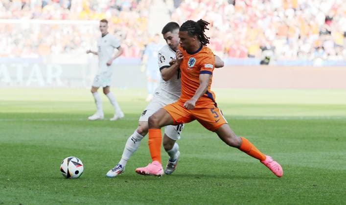 Alexander Prass in a duel with Nathan Ake Sport Football Soccer European Championship Euro 2024 European Championship Men Season 2023 2024 25 06 2024 Netherlands NED vs Austria AUT in Berlin DFL regulations prohibit any use of photographs as image sequences and or quasi video