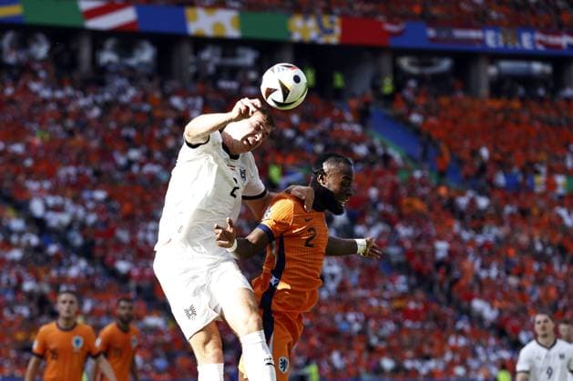 BERLIN - (l-r) Maximilian Wober of Austria, Lutsharel Geertruida of Holland during the UEFA EURO, EM, Europameisterschaft,Fussball 2024 group D match between the Netherlands and Austria at the Olympiastadion on June 25, 2024 in Berlin, Germany. ANP MAURICE VAN STEEN UEFA EURO 2024 2024 xVIxANPxSportx xxANPxIVx 502042679 originalFilename: 502042679.jpg
