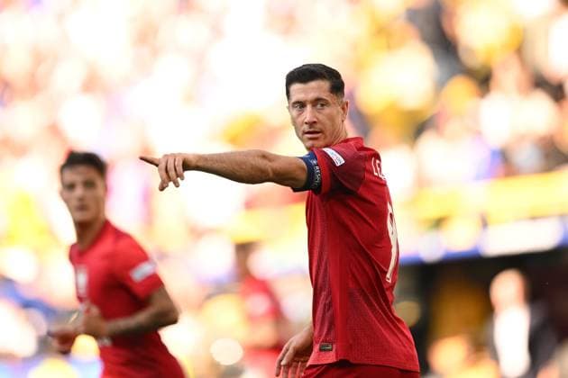Germany Soccer Euro 2024 France - Poland 8716271 25.06.2024 Poland s Robert Lewandowski points his teammates during the UEFA EURO, EM, Europameisterschaft,Fussball 2024 Group D soccer match between France and Poland at the BVB Stadion Dortmund, in Dortmund, Germany. Alexey Filippov Sputnik Dortmund Germany  Copyright: xAlexeyxFilippovx