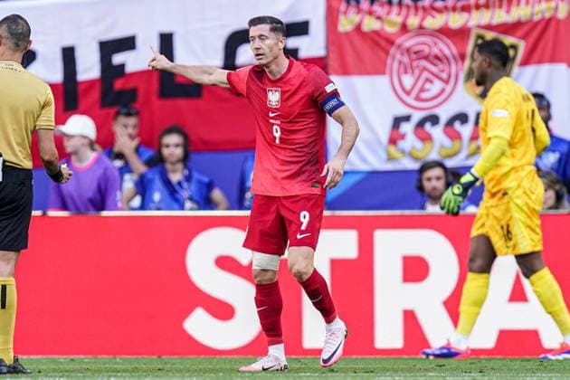 2024-06-25 France v Poland - Group D - UEFA EURO, EM, Europameisterschaft,Fussball 2024 DORTMUND, GERMANY - JUNE 25: Robert Lewandowski of Poland pointing during the Group D - UEFA EURO 2024 match between France and Poland at BVB Stadion Dortmund on June 25, 2024 in Dortmund, Germany. (Photo by Joris Verwijst BSR Agency) Dortmund Germany Content not available for redistribution in The Netherlands directly or indirectly through any third parties. Copyright: xBSRxAgencyx