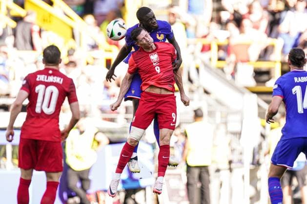 2024-06-25 France v Poland - Group D - UEFA EURO, EM, Europameisterschaft,Fussball 2024 DORTMUND, GERMANY - JUNE 25: Dayot Upamecano of France, Robert Lewandowski of Poland battle for the ball in the air during the Group D - UEFA EURO 2024 match between France and Poland at BVB Stadion Dortmund on June 25, 2024 in Dortmund, Germany. (Photo by Joris Verwijst BSR Agency) Dortmund Germany Content not available for redistribution in The Netherlands directly or indirectly through any third parties. Copyright: xBSRxAgencyx