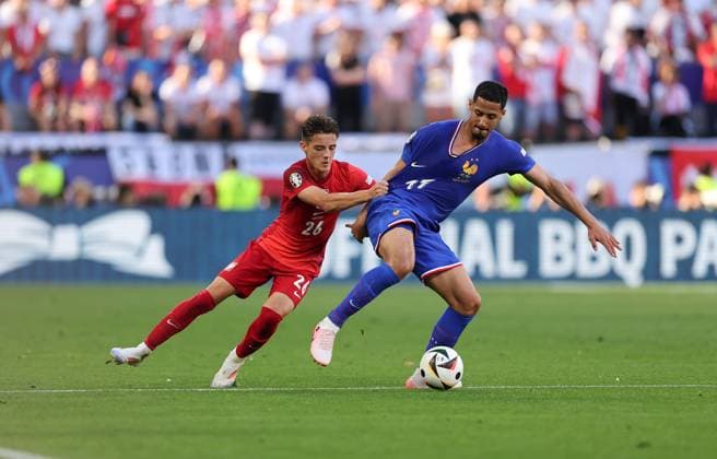 25 06 2024, European Football Championship, UEFA EURO 2024, France Poland, Group D, BVB Stadium Dortmund, f l , Kacper Urbanski Poland , William Alain Andre Saliba France Copyright: HMBxMedia