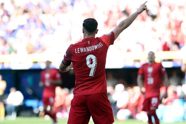 UEFA EURO, EM, Europameisterschaft,Fussball 2024: France vs Poland at BVB Stadion Dortmund. Matchday 3 Dortmund , Germany 25.06.2024: Robert Lewandowski of Poland during the UEFA EURO 2024 Matchday 3, group stage D football match between France vs Poland at BVB Stadion Dortmund. Dortmund BVB Stadion Dortmund Germany Germany Copyright: xmarcoxiacobucci