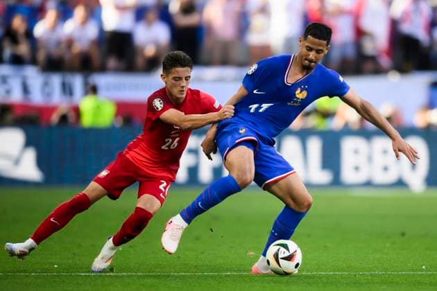 France v Poland - UEFA EURO, EM, Europameisterschaft,Fussball 2024 William Saliba of France competes for the ball with Kacper Urbanski of Poland during the UEFA EURO 2024 group stage football match between France and Poland. Dortmund Germany Copyright: xNicolòxCampox