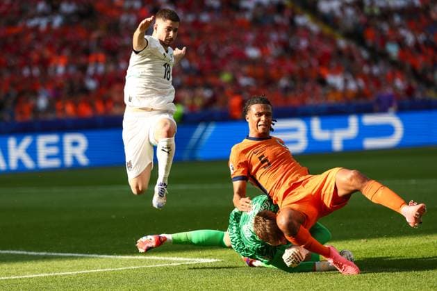 SOCCER - UEFA EURO, EM, Europameisterschaft,Fussball 2024 BERLIN,GERMANY,25.JUN.24 - UEFA EURO 2024, group stage, Austria vs Netherlands. Image shows Bart Verbruggen (NED), Romano Schmid (AUT) and Nathan Ake (NED).  GEPAxpictures xArminxRauthner