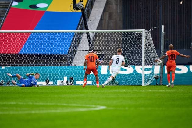 Goal kick Netherlands to 1 1, GER, UEFA Euro 2024, Football men, UEFA EM 2024 Matchday 3, Group D, Netherlands vs Austria, Netherlands vs Austria, 25 06 2024 GER, UEFA Euro 2024, Football men, UEFA EM 2024 Matchday 3, Group D, Netherlands vs Austria, Netherlands vs Austria, 25 06 2024 Berlin Copyright: xEibner-Pressefotox xClaudiusxRauchx EP_CRH
