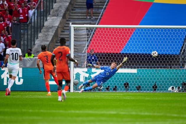 Goal kick Netherlands to 1 1, GER, UEFA Euro 2024, Football men, UEFA EM 2024 Matchday 3, Group D, Netherlands vs Austria, Netherlands vs Austria, 25 06 2024 GER, UEFA Euro 2024, Football men, UEFA EM 2024 Matchday 3, Group D, Netherlands vs Austria, Netherlands vs Austria, 25 06 2024 Berlin Copyright: xEibner-Pressefotox xClaudiusxRauchx EP_CRH