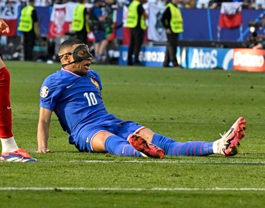 25 06 2024, Football UEFA EURO 2024, preliminary round, matchday 3, France Poland, at the BVB Stadium in Dortmund, Kylian Mbappe France on the ground