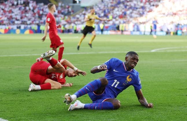 Ousmane Dembà là of France is fouled by Jakub Kiwior of Poland resulting in a penalty kick France v Poland, UEFA European Championship, EM, Europameisterschaft 2024, Group D, Football, BVB Stadion, Dortmund, Germany, 25 Jun 2024 EDITORIAL USE ONLY No use with unauthorised audio, video, data, fixture lists, club league logos or live services. Online in-match use limited to 120 images, no video emulation. No use in betting, games or single club league player publications. Copyright: xPaulxCurrie Shutterstockx 14555523cu