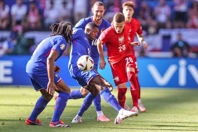 25.06.2024 DORTMUND, NIEMCY (DORTMUND, GERMANY ) WESTFALENSTADION PILKA NOZNA (FOOTBALL) UEFA EURO, EM, Europameisterschaft,Fussball 2024 - FAZA GRUPOWA ( GROUP STAGE ) MECZ FRANCJA - POLSKA ( GAME FRANCE - POLAND ) NZ OUSMANE DEMBELE, SEBASTIAN SZYMANSKI FOTO LUKASZ GROCHALA CYFRASPORT NEWSPIX.PL --- Newspix.pl  20240625CSLG0125