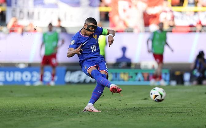 25 06 2024, European Football Championship, UEFA EURO 2024, France Poland, Group D, BVB Stadion Dortmund, v l , Goal scored, Goal for 1 0 by Kylian Mbappe France Copyright: HMBxMedia