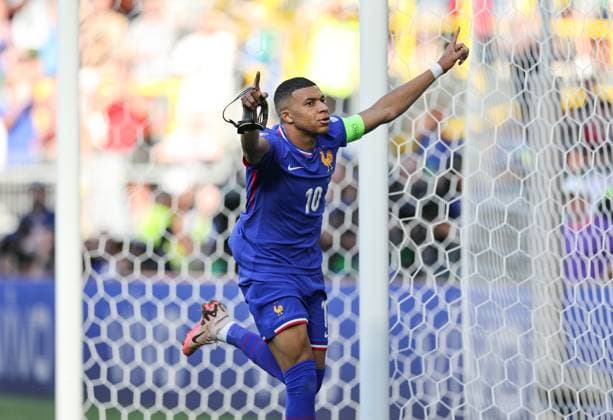 25 06 2024, European Football Championship, UEFA EURO 2024, France Poland, Group D, BVB Stadion Dortmund, v l , Goal celebration, celebrate the goal by Kylian Mbappe France , Goal celebration, celebrate the goal Copyright: HMBxMedia