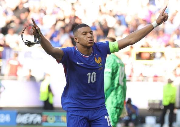 Kylian Mbappà of France celebrates scoring a penalty to make it 1-0 France v Poland, UEFA European Championship, EM, Europameisterschaft 2024, Group D, Football, BVB Stadion, Dortmund, Germany, 25 Jun 2024 EDITORIAL USE ONLY No use with unauthorised audio, video, data, fixture lists, club league logos or live services. Online in-match use limited to 120 images, no video emulation. No use in betting, games or single club league player publications. Copyright: xPaulxCurrie Shutterstockx 14555523db