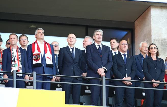 25 06 2024, xtgx, European Football Championship 2024, Netherlands Austria emspor, f l Klaus Mitterdorfer ÖFB President , Chancellor Karl Nehammer Austria , DFB President Bernd Neuendorf Deutscher Fussball Bund , KNVB President Frank Paauw, KNVB secretary general Gijs de Jong, KNVB Director of Professional, Director of Professional Football Marianne van Leeuwen, DFL DFB REGULATIONS PROHIBIT ANY USE OF PHOTOGRAPHS as IMAGE SEQUENCES and or QUASI VIDEO Berlin