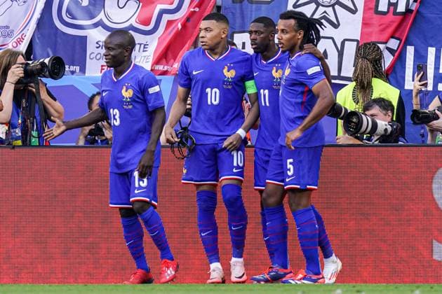 2024-06-25 France v Poland - Group D - UEFA EURO, EM, Europameisterschaft,Fussball 2024 DORTMUND, GERMANY - JUNE 25: Kylian Mbappe of France takes off his mask and celebrates the first goal with his teammates during the Group D - UEFA EURO 2024 match between France and Poland at BVB Stadion Dortmund on June 25, 2024 in Dortmund, Germany. (Photo by Joris Verwijst BSR Agency) Dortmund Germany Content not available for redistribution in The Netherlands directly or indirectly through any third parties. Copyright: xBSRxAgencyx