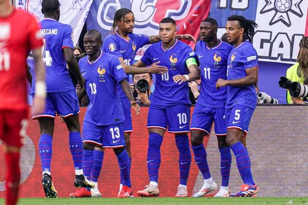 2024-06-25 France v Poland - Group D - UEFA EURO, EM, Europameisterschaft,Fussball 2024 DORTMUND, GERMANY - JUNE 25: Kylian Mbappe of France takes off his mask and celebrates the first goal with his teammates during the Group D - UEFA EURO 2024 match between France and Poland at BVB Stadion Dortmund on June 25, 2024 in Dortmund, Germany. (Photo by Joris Verwijst BSR Agency) Dortmund Germany Content not available for redistribution in The Netherlands directly or indirectly through any third parties. Copyright: xBSRxAgencyx