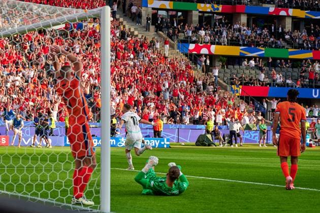 Romano Schmid Austria, 18 , celebrates after scoring, 2 1, GER, UEFA Euro 2024, mens football, UEFA EURO 2024 matchday 3, group D, Netherlands vs Austria, Netherlands vs Austria, 25 06 2024 GER, UEFA Euro 2024, mens football, UEFA EURO 2024 matchday 3, group D, Netherlands vs Austria, Netherlands vs Austria, 25 06 2024 Berlin Copyright: xEibner-Pressefotox xClaudiusxRauchx EP_CRH