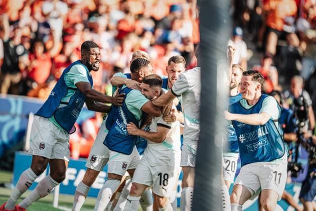 Soccer Men UEFA European Football Championship 2024 Group D Netherlands vs Austria 25 06 2024 Goalscorer Romano Schmid 18, Austria is celebrated by his team Berlin Olympiastadion Berlin Germany