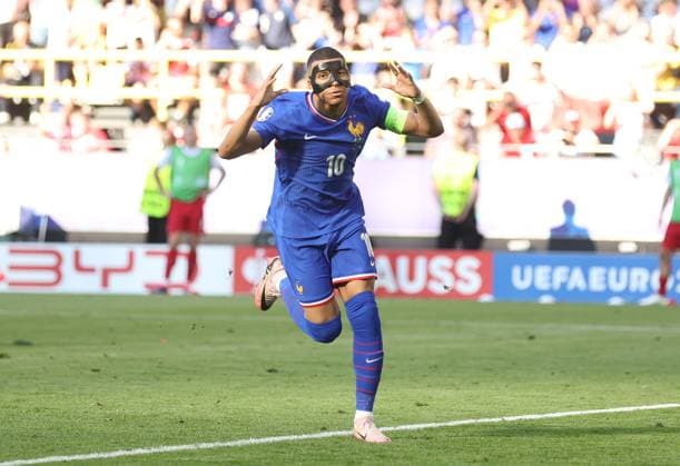 Kylian Mbappà of France celebrates scoring a penalty to make it 1-0 France v Poland, UEFA European Championship, EM, Europameisterschaft 2024, Group D, Football, BVB Stadion, Dortmund, Germany, 25 Jun 2024 EDITORIAL USE ONLY No use with unauthorised audio, video, data, fixture lists, club league logos or live services. Online in-match use limited to 120 images, no video emulation. No use in betting, games or single club league player publications. Copyright: xPaulxCurrie Shutterstockx 14555523dd