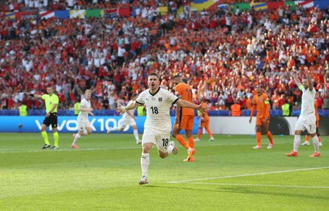 25 06 2024, xtgx, Football EM 2024, Netherlands Austria emspor, v l Romano Schmid Oesterreich celebrate the goal, Der Torjubel zum 2 1 UEFA REGULATIONS PROHIBIT ANY USE OF PHOTOGRAPHS as IMAGE SEQUENCES and or QUASI VIDEO Berlin