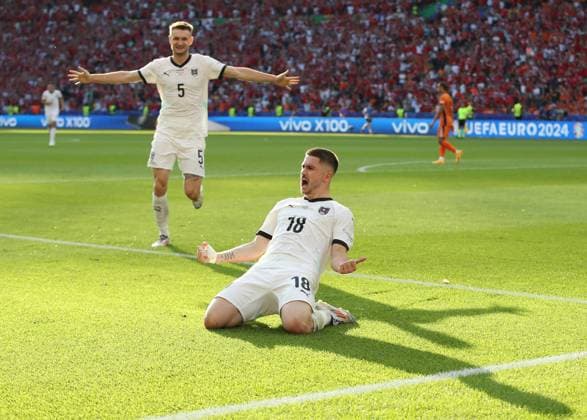 25 06 2024, xtgx, European Football Championship 2024, Netherlands Austria emspor, v l Stefan Posch Oesterreich , Romano Schmid Oesterreich celebrate the goal, Der Torjubel zum 2 1 UEFA REGULATIONS PROHIBIT ANY USE OF PHOTOGRAPHS as IMAGE SEQUENCES and or QUASI VIDEO Berlin