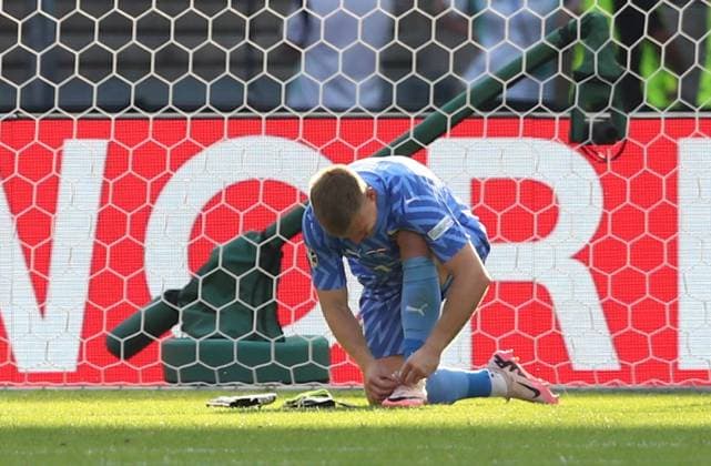 25 06 2024, xtgx, European Football Championship 2024, Netherlands Austria emspor, v l Patrick Pentz Austria UEFA REGULATIONS PROHIBIT ANY USE OF PHOTOGRAPHS as IMAGE SEQUENCES and or QUASI VIDEO Berlin
