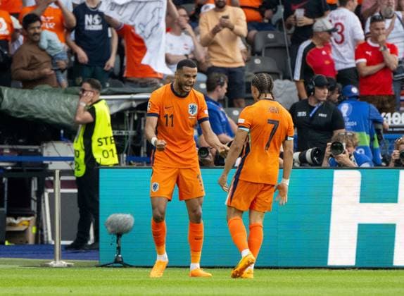 Football, Men, Season 2023 24, UEFA Euro EM 2024, Group D 3 Matchday in Berlin, Netherlands Austria, Cody Gakpo Netherlands , Xavi Simons Netherlands , Cheering after scoring 1 1, 25 06 2024, Copyright: xMatthiasxKochx