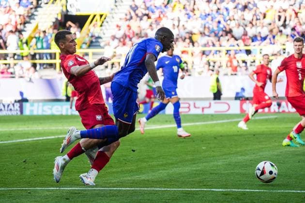 Ousmane DembÃ lÃ France, France, 11 enters the penalty area and is fouled by Jakub Kiwior Poland, Poland, Polska, 14 Penalty Dortmund 25 06 2024 France vs Poland, EURO2024 M32, Group D, EM Arena Dortmund