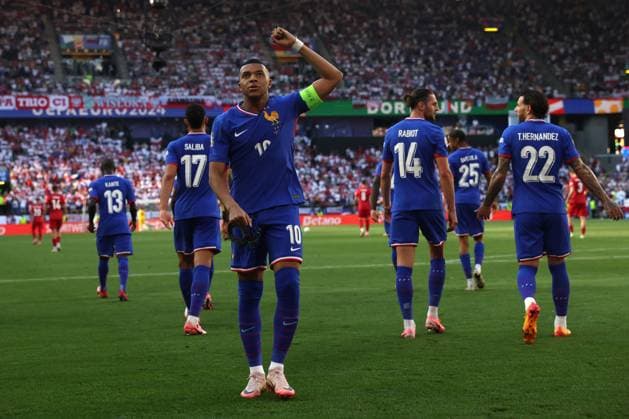 UEFA EURO, EM, Europameisterschaft,Fussball 2024: France vs Poland at BVB Stadion Dortmund. Matchday 3 Dortmund , Germany 25.06.2024: Kylian MbappÃ of France score the goal penalty 1-0 and celebrates during the UEFA EURO 2024 Matchday 3, group stage D football match between France vs Poland at BVB Stadion Dortmund. Dortmund BVB Stadion Dortmund Germany Germany Copyright: xmarcoxiacobucci