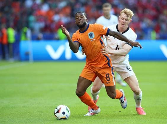 25 06 2024, xtgx, European Football Championship 2024, Netherlands Austria emspor, v l Stefan de Vrij Netherlands , Alexander Prass Austria UEFA REGULATIONS PROHIBIT ANY USE OF PHOTOGRAPHS as IMAGE SEQUENCES and or QUASI VIDEO Berlin