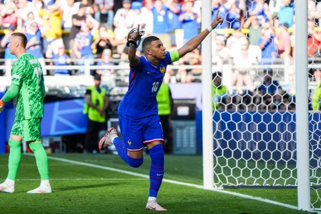 celebrate the goal, goal celebration for 1 0 Kylian MbappÃ France, France, 10 Dortmund 25 06 2024 France vs Poland, EURO2024 M32, Group D, EM Arena Dortmund