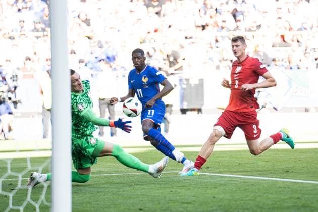 GER, Euro 2024, Group D, France FRA vs Poland POL 25 06 2024, Signal Iduna Park BVB Stadion Dortmund, Dortmund, GER, Euro 2024, Group D, France FRA vs Poland POL In the picture Skorupski Lukasz Poland Poland POL, 12 holds the ball from Dembelà Dembele Ousmane France France FRA, 11 nordphotoxGmbHxx xChristianxSchulze nph000300