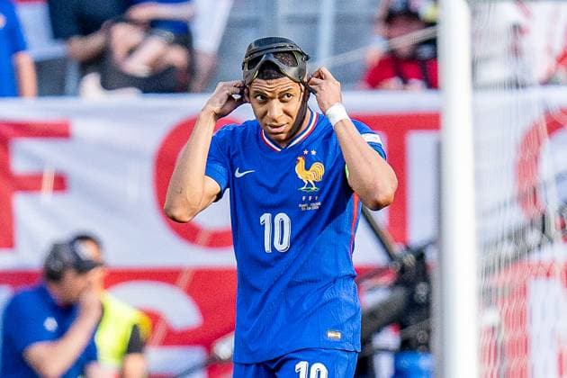 Goal and celebration after penalty kick to 1 0 by Kylian Mbappe France, 10 with his mask France vs Poland, Men, Football, Matchday 3, EURO 2024, 25 06 2024, European Championship, Group D France vs Poland, Men, Football, Matchday 3, EURO 2024, 25 06 2024, European Championship, Group D Dortmund Copyright: xEibner-Pressefoto BahhoxKarax EP_FRA