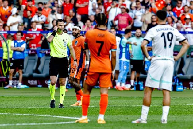 BERLIN, Olympia Stadium , 25-06-2024 , European Football Championship Euro2024, Group stage match no.31 between Netherlands and Austria, referee Ivan Kruzllak Netherlands - Austria (Euro2024)  x25596718x Copyright: