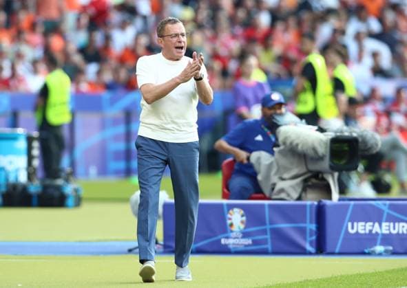 25 06 2024, xtgx, Football EM 2024, Netherlands Austria emspor, v l Coach Ralf Rangnick Austria gives instructions, gesticulates, gesticulate with arms gives instructions, gesticulate UEFA REGULATIONS PROHIBIT ANY USE OF PHOTOGRAPHS as IMAGE SEQUENCES and or QUASI VIDEO Berlin
