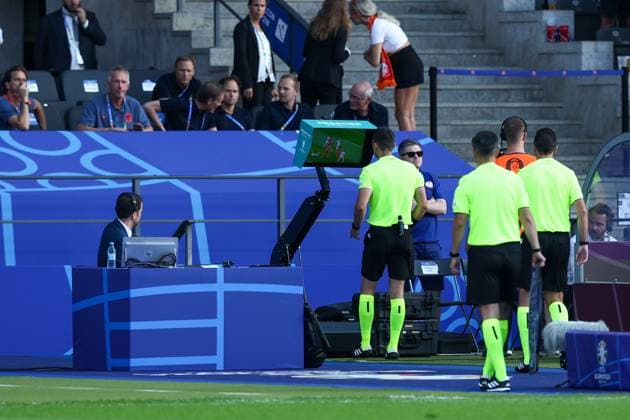 Referee Ivan Kruzliak checks VAR after Memphis Depay of Netherlands goal Netherlands v Austria, UEFA European Championship, EM, Europameisterschaft 2024, Group D, Football, Olympiastadion, Berlin, Germany, 25 Jun 2024 EDITORIAL USE ONLY No use with unauthorised audio, video, data, fixture lists, club league logos or live services. Online in-match use limited to 120 images, no video emulation. No use in betting, games or single club league player publications.  Copyright: xMattxWest Shutterstockx 14555517bs