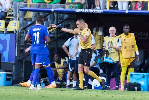 UEFA EURO 2024 France Poland 25 06 2024 Referee Marco Guida decides on penalty UEFA EURO 2024 France Poland BVB Stadion Dortmund, Dortmund, on 25 06 2024 Copyright: xBEAUTIFULxSPORTS Meuselx