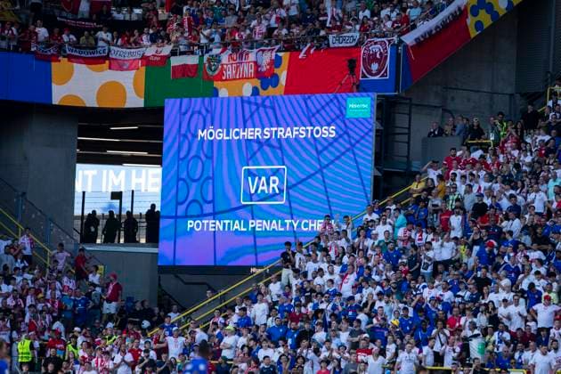 UEFA EURO 2024 France Poland 25 06 2024 The VAR intervenes UEFA EURO 2024 France Poland BVB Stadion Dortmund, Dortmund, on 25 06 2024 Copyright: xBEAUTIFULxSPORTS Meuselx