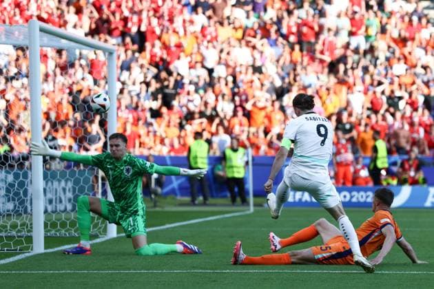 Marcel Sabitzer of Austria scores the sides third goal to make it 3-2 to Austria Netherlands v Austria, UEFA European Championship, EM, Europameisterschaft 2024, Group D, Football, Olympiastadion, Berlin, Germany, 25 Jun 2024 EDITORIAL USE ONLY No use with unauthorised audio, video, data, fixture lists, club league logos or live services. Online in-match use limited to 120 images, no video emulation. No use in betting, games or single club league player publications.  Copyright: xMattxWest Shutterstockx 14555517bx