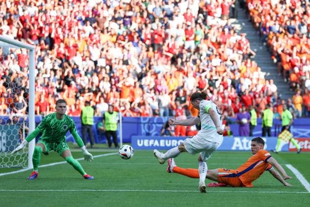 Marcel Sabitzer of Austria scores the sides third goal to make it 3-2 to Austria Netherlands v Austria, UEFA European Championship, EM, Europameisterschaft 2024, Group D, Football, Olympiastadion, Berlin, Germany, 25 Jun 2024 EDITORIAL USE ONLY No use with unauthorised audio, video, data, fixture lists, club league logos or live services. Online in-match use limited to 120 images, no video emulation. No use in betting, games or single club league player publications.  Copyright: xMattxWest Shutterstockx 14555517bv
