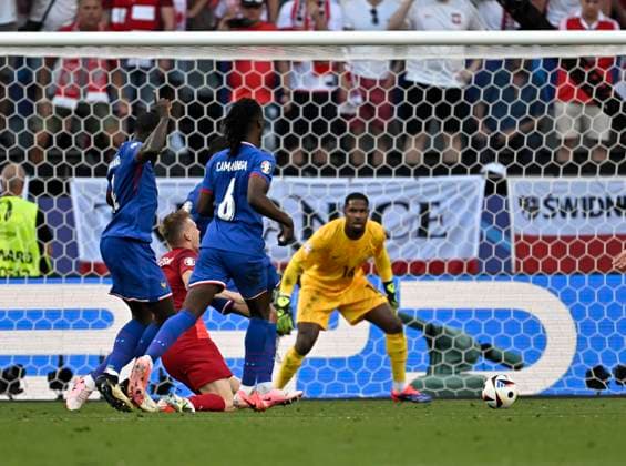 25 06 2024, Football UEFA EURO 2024, Preliminary round, Matchday 3, France Poland, at the BVB Stadium in Dortmund, Dayot Upamecano France foul play